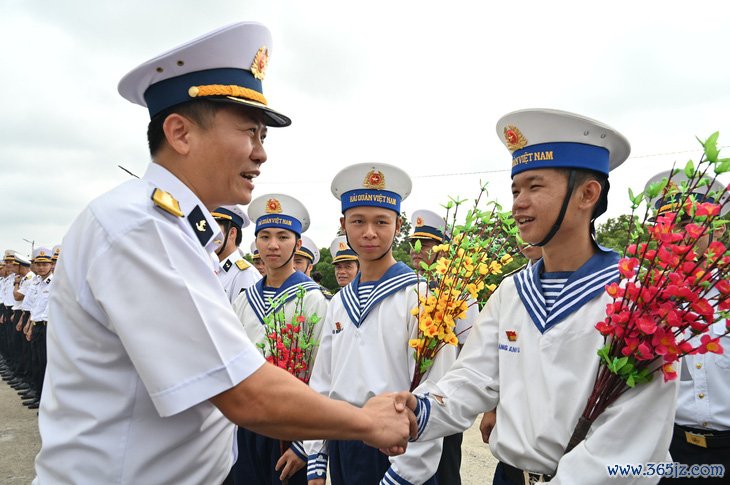 Đầu Xuân 2025, tàu Trường Sa 02 và Trường Sa 21 đang tiến ra biển lớn, đến thăm chiến sĩ đảo xa - Ảnh 1.